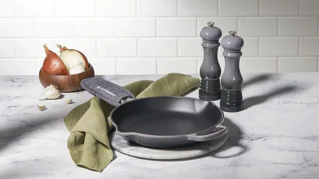 Alt view image 2 of 2 - Handle Holder, 7 inch, Noir