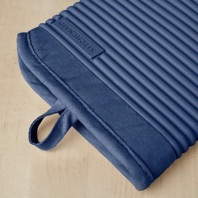 Alt view image 3 of 6 - Ribbed Soft Silicone Oven Mitt 2-Pack Set, 7.5"x13", Blue Willow