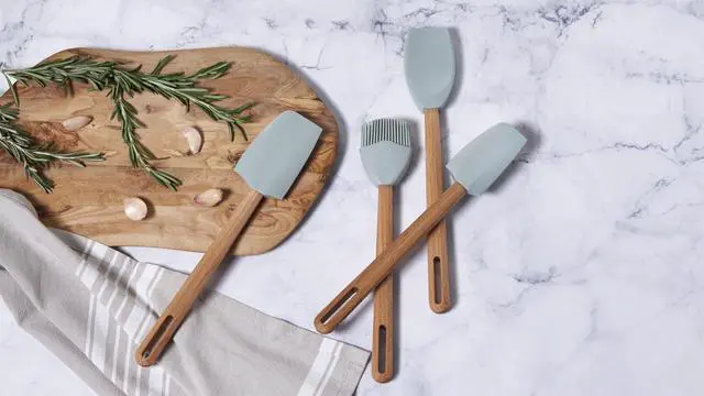 Alt view image 4 of 4 - Silicone Signature Basting Brush, White