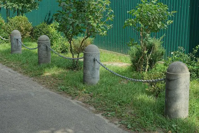 Alt view image 3 of 5 - Koch Trade Size 2/0 Diameter by 100-Feet, Coil Straight Chain, Tie-Out Chain, Zinc Plated, up to 520 Pounds Working Load Limit, Made for Hanging Garden Baskets, 721926