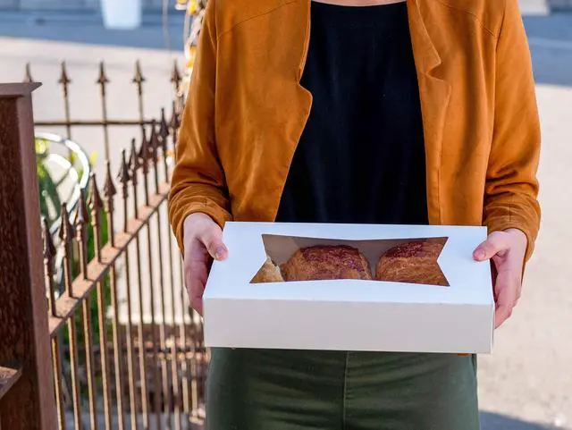 Alt view image 6 of 6 - SCT White Window Bakery Boxes with Tuck-in Lid, 10 x 14 x 4, White, Paper, 100/Carton