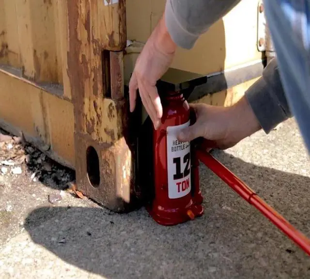 Alt view image 2 of 6 - Shipping Container, Jack Lug, Jack Leveling Attachment (4 Pack)