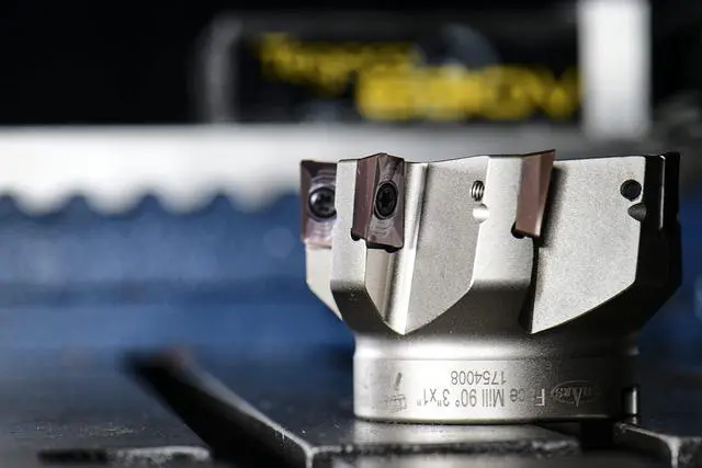 Alt view image 2 of 6 - 3" 90 Degree Square Shoulder Indexable Face Mill with 7 pcs APKT1604 Carbide Insert 404-1869W+404-6541(7) P[