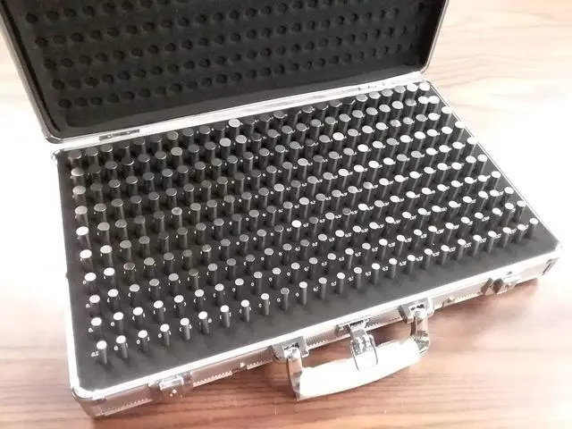 Main image of Pin Gage Set M2(-) 0.251-0.500", Minus Accuracy in Metal suitecase #707B-755MC