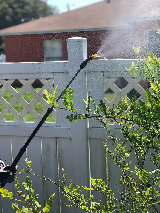 Alt view image 6 of 6 - Pumpless Battery Powered Sprayer, Translucent