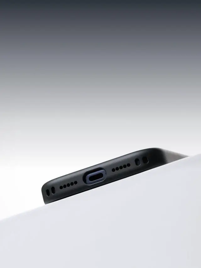 Alt view image 4 of 7 - Custom E-Ink Black MagSafe Case for iPhone 17 Battery-Free Smart Phone Cover with Instant Photo Display Black