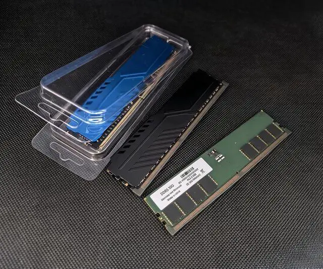 Alt view image 3 of 6 - 3-Pack Heatsink RAM Protector Case + Gold Finger Covers for DDR3-DDR5