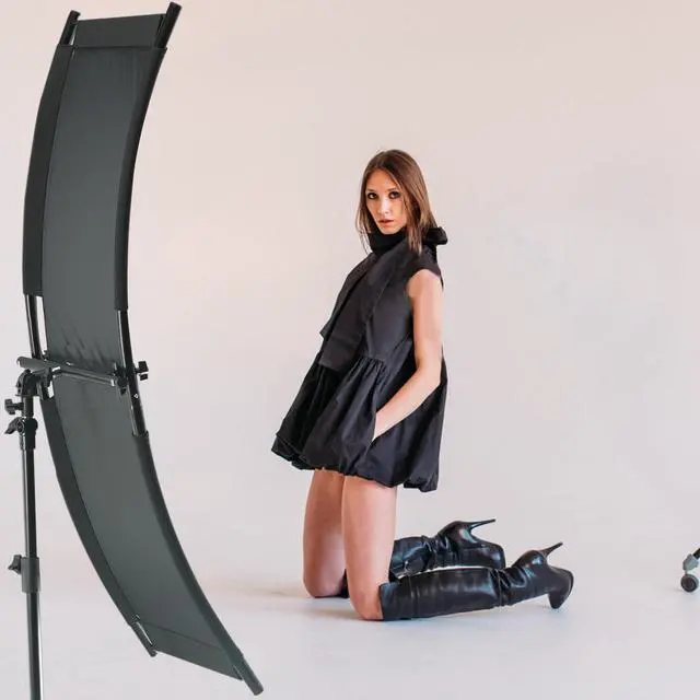 Alt view image 7 of 7 - 71x23in Curved Reflector with Bag for Studio Photography Outdoor