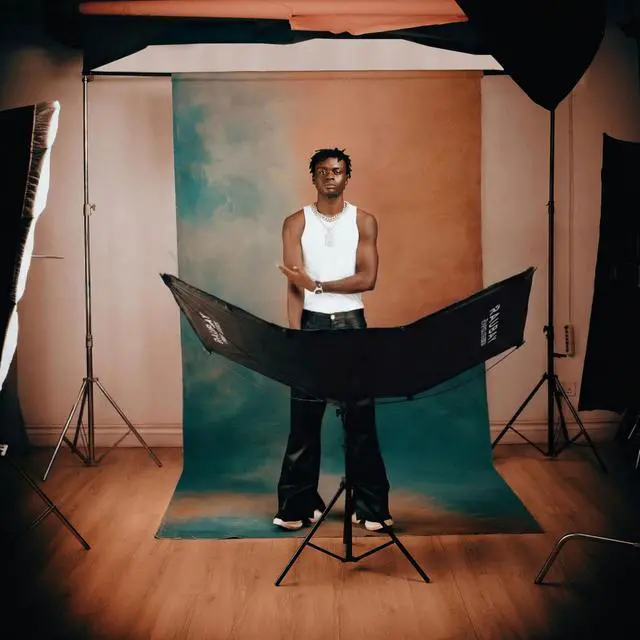 Alt view image 6 of 7 - Quick-Open Curved Reflector, U-Shape Clamshell Light Reflector with 48in x 26in Photography Diffuser for Studio Portrait&Video Shooting, 4-in-1 Black/White/Silver/Gold, RAPIDLITE, CR-120