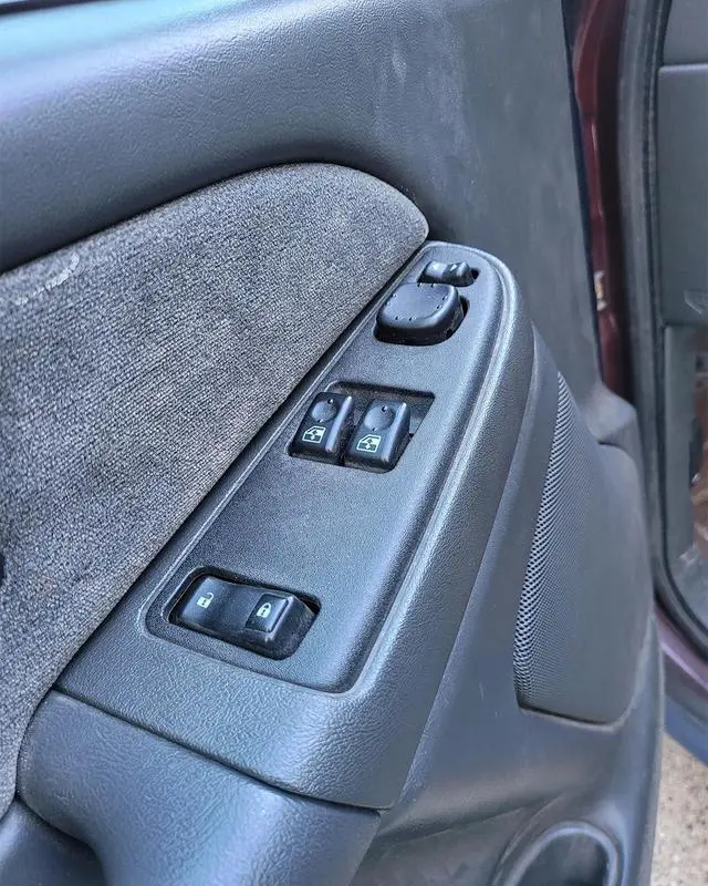Alt view image 7 of 7 - 15883318 2003 Chevy Silverado Window Switch & Bezel, Front Driver Side