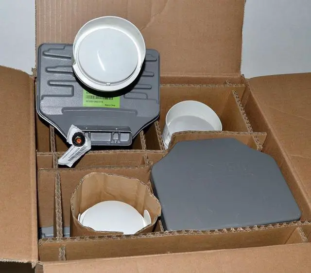Alt view image 2 of 3 - New Lot Of 4 SWM 3LNB LNB 3 SL3 SL3S4NR2-01 Single Wire SlimLine Ka/Ku