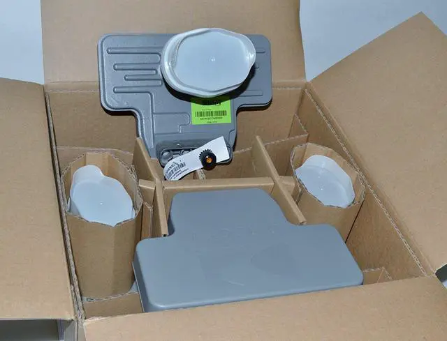 Alt view image 3 of 3 - New Lot Of 4 SWM 3LNB LNB 3 SL3 SL3S4NR2-01 Single Wire SlimLine Ka/Ku