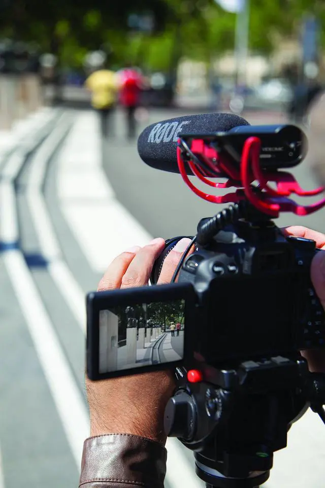 Alt view image 2 of 3 - VideoMic Camera-Mount Shotgun Microphone with Rycote Lyre Shock Mounting, Black
