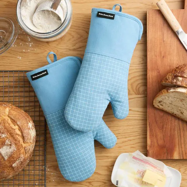 Alt view image 2 of 7 - Gourmet Series Gridlines Oven Mitts 2-Pack Set, Heat Resistant up to 600°F, Soft Silicone Grip, Magnetic Cuff, Blue Velvet, 7"x14"