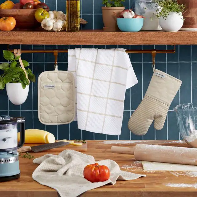 Alt view image 2 of 7 - Quilted Cotton Terry Cloth Oven Mitt, Pot Holder, Kitchen Towel 4-Pack Set, Heat Resistant, Silicone Grip, 16"x26", 7"x13" & 7"x10", Milkshake Tan
