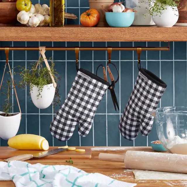Alt view image 2 of 5 - Gingham Oven Mitt 2-Pack Set, Matte Black, 7"x13"