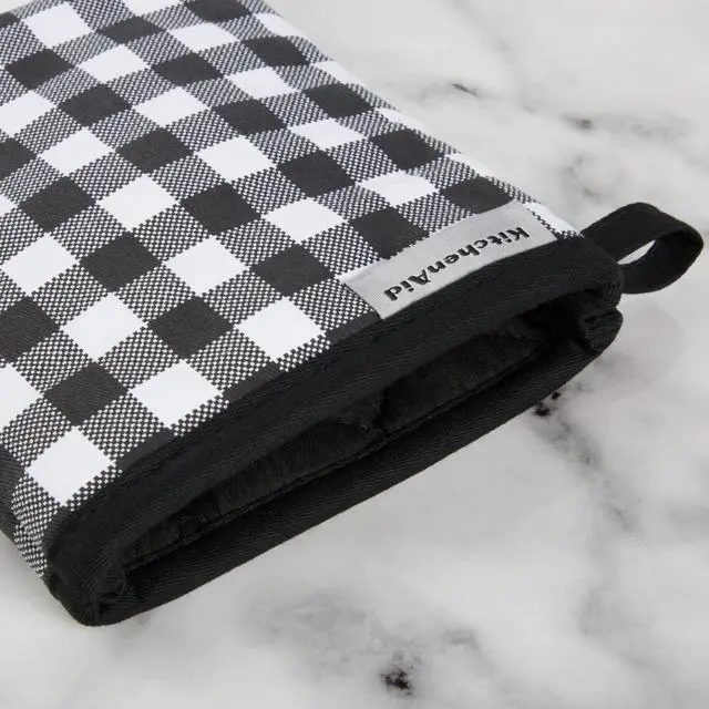 Alt view image 3 of 5 - Gingham Oven Mitt 2-Pack Set, Matte Black, 7"x13"