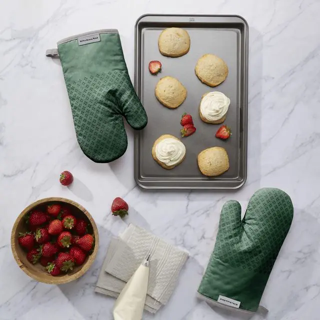 Alt view image 2 of 6 - Asteroid Oven Mitt Set, 7"x12.5", Dark Green, 2 Piece