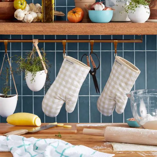 Alt view image 2 of 5 - Gingham Oven Mitt 2-Pack Set, Milkshake Tan, 7"x13"