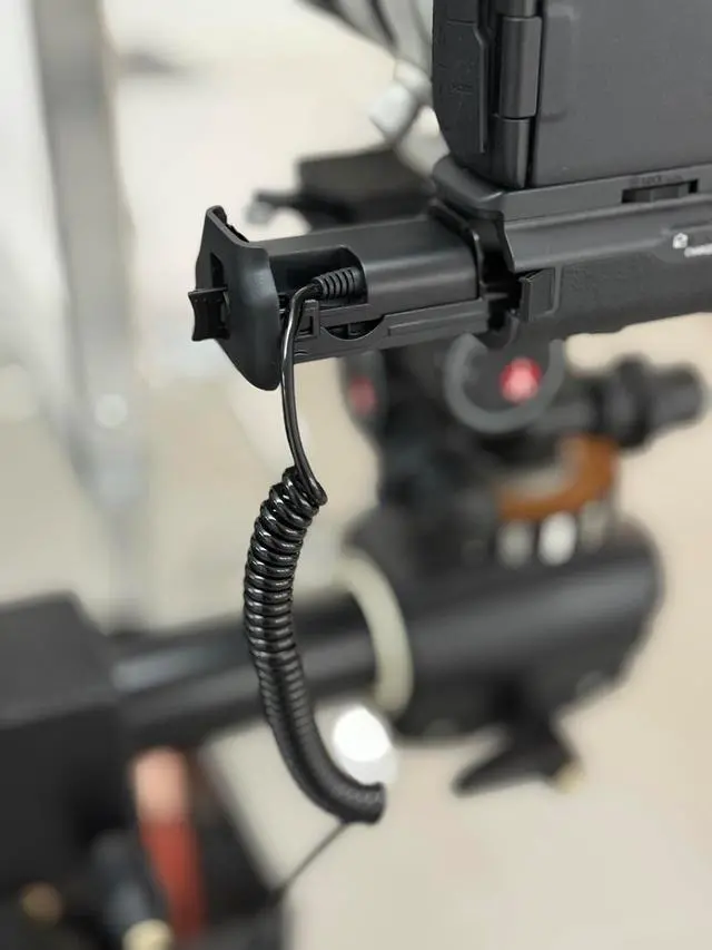 Alt view image 2 of 7 - Alvin's Cables USB-C Type-c to LP-E6P Dummy Battery Power Coiled Cable for Canon EOS R5/R6 Mark ll/R6/R7/R Camera