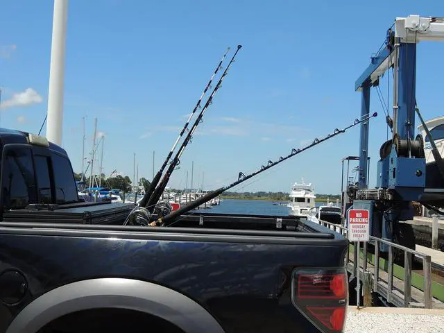 Alt view image 2 of 4 - Offshore Single Holder