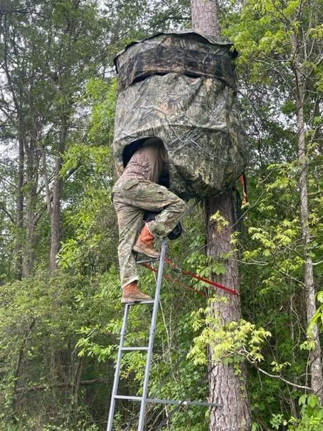 Alt view image 2 of 7 - Chameleon+ Tree Stand Blind, Includes the TM100 Tree Mount (Mossy Oak Country DNA)