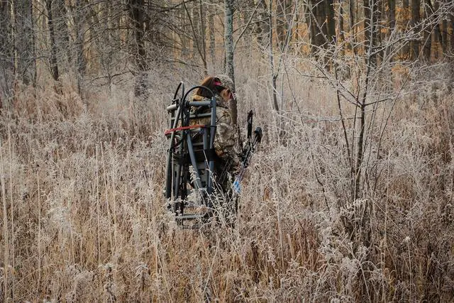 Alt view image 2 of 4 - Ol'Man TREESTANDS Multi-Vision Climbing Stand, Steel Construction with 21" Wide Net Seat, Gray, One Size (COM-04)