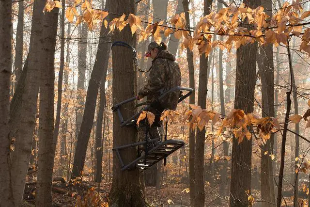 Alt view image 3 of 4 - Ol'Man TREESTANDS Multi-Vision Climbing Stand, Steel Construction with 21" Wide Net Seat, Gray, One Size (COM-04)