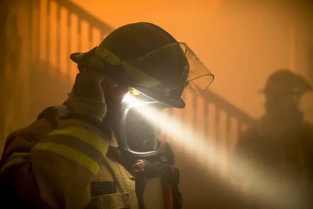Alt view image 5 of 6 - 88911 Vantage 180 X USB 250-Lumen 7,200-Candela Helmet Mounted and Right Angle Firefighter LED Flashlight with Helmet Bracket, Orange