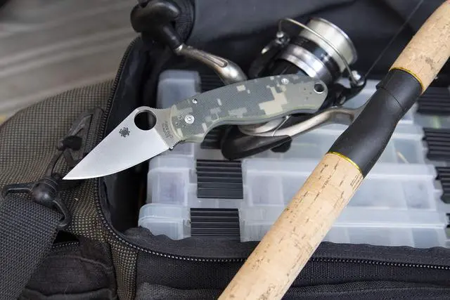 Alt view image 6 of 7 - Para 3 Camo 7.24" Signature Knife with 2.95" Stainless Steel Blade and Durable G-10 Handle - PlainEdge Serration - C223GPCMO