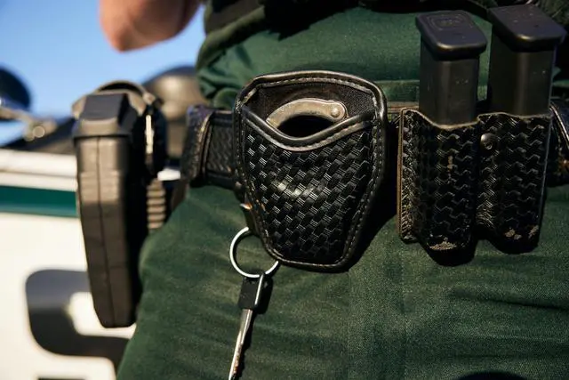 Alt view image 2 of 4 - 7934 AccuMold Elite Open Handcuff Case