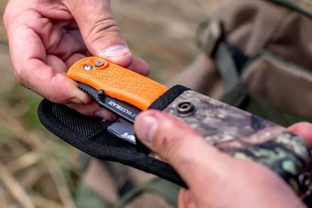 Alt view image 5 of 6 - Razor-Lite Folding Hunting Knife 3.5 Replaceable Razor Blades, Non-Slip Rubber Handle, Lock-Back Safety, Includes 6 Blades and Nylon Sheath