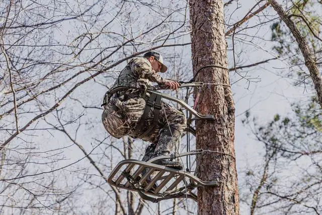 Alt view image 3 of 7 - Surround Seat, Mossy Oak Camo