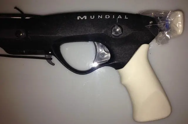 Alt view image 2 of 5 - Mundial Competition Euro Style Speargun with Stainless Steel Spear/Shaft and Articulated Wishbone
