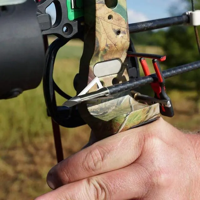 Alt view image 2 of 4 - Bowhunting 3 Blade Archery Arrow Broadhead 100 or 125 Grain - 6 Pack