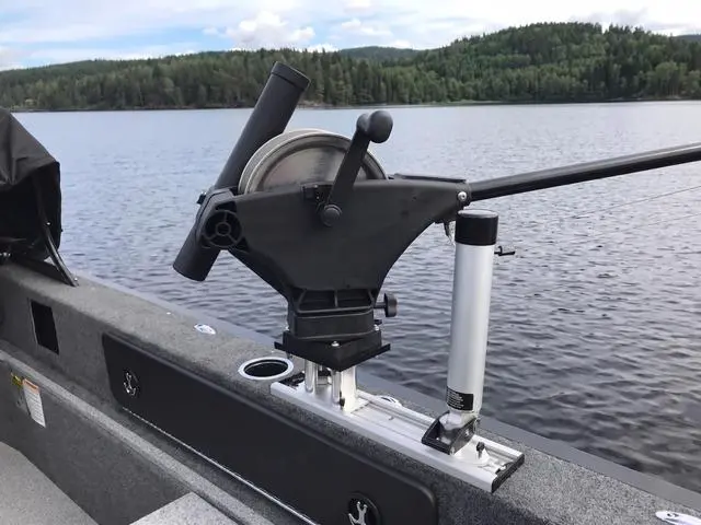Alt view image 5 of 6 - Fixed Mount Downrigger Base, 4-Inch, Silver (MF2980)