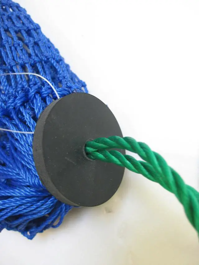 Alt view image 4 of 4 - Vinyl Coated 30-Inch Crab Ring with 50-feet Rope and Accessories