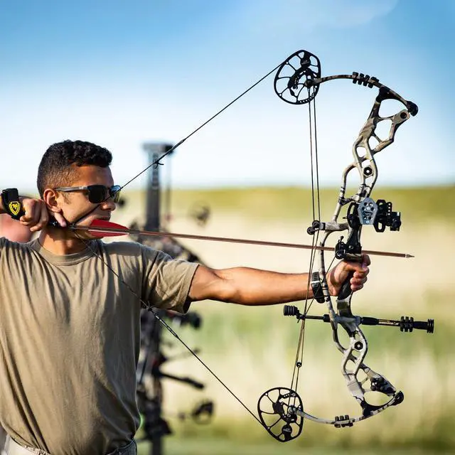 Alt view image 7 of 7 - Premium 30" Carbon Hunting Arrows with 4" Real Turkey Feathers Fletching and Removable Tips - 500 Spine Practice Target Arrows for Recurve Bow Long Bow -12Pcs