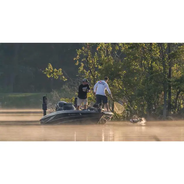 Alt view image 6 of 7 - Ambassadeur SX Baitcast Fishing Reel