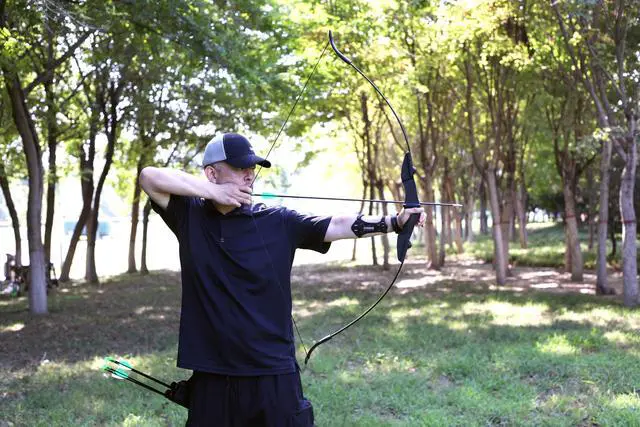 Alt view image 6 of 6 - Archery Takedown Recurve Bow and Arrow Set for Adults/Beginners/Youth | Left & Right Hands, 20/30/40 Pounds, Complete Archery Set