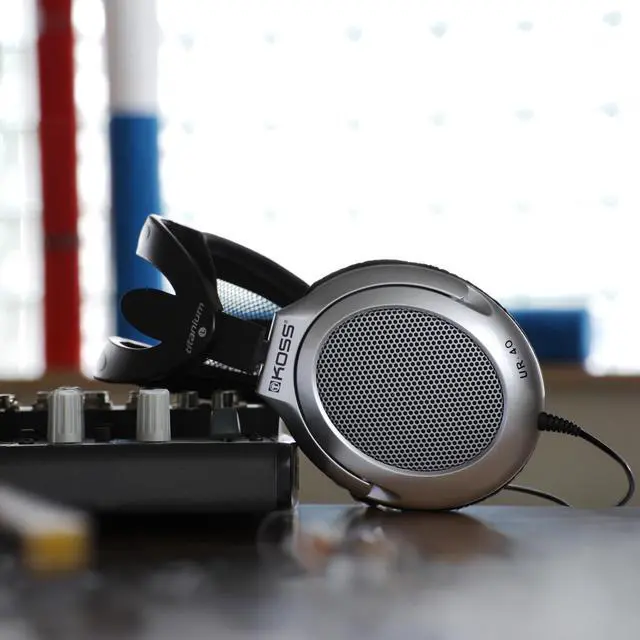 Alt view image 4 of 7 - UR40 Collapsible Over-Ear Headphones, Silver, Retro Style, Wired Plug