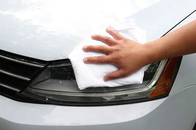 Alt view image 5 of 7 - Premium T-Shirt Rags Bulk, 5 lb Bag, Cotton Cleaning Towels, Low Lint Knit Wiping Cloths for Paint, Stain, Grease, Shop and Auto Use, Quick Dry Machine Washable, White