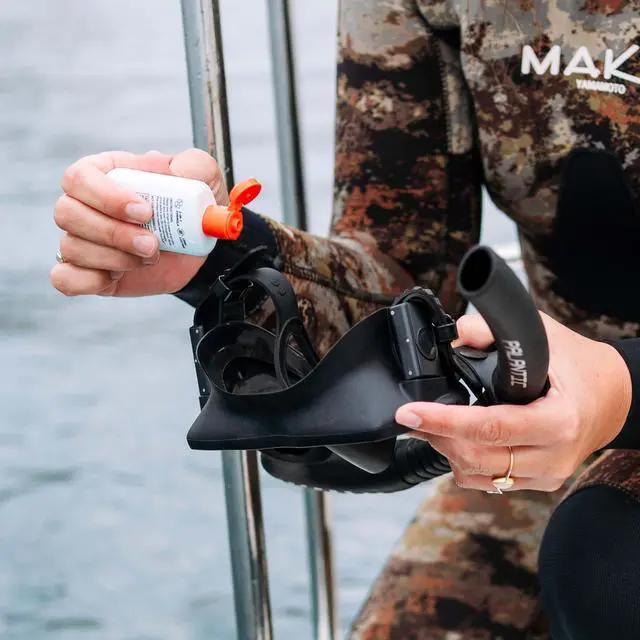 Alt view image 3 of 6 - Sea Drops Cleaner and Anti-Fog for Dive and Snorkel Masks, Clears Up Dirty, Foggy Lenses, 1.25 fl oz