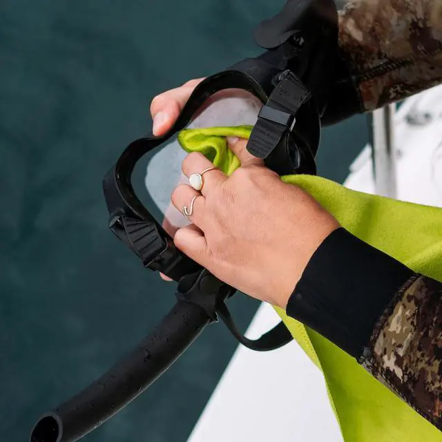 Alt view image 4 of 6 - Sea Drops Cleaner and Anti-Fog for Dive and Snorkel Masks, Clears Up Dirty, Foggy Lenses, 1.25 fl oz