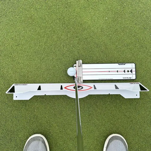 Alt view image 3 of 7 - Quick Look Mirror and 70 Degree Edge Putting Rail Compact Golf Training Aid for Putting Stroke with Slight Arc Use on Indoor Greens or Outdoors