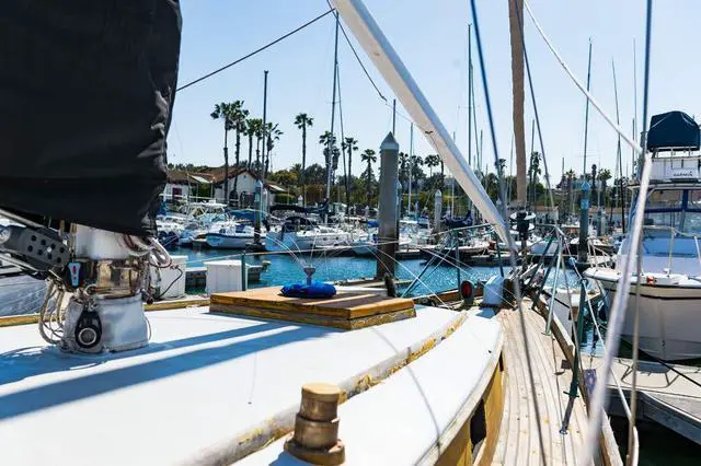 Alt view image 2 of 4 - Bird Boat Sweep - Boat Bird Deterrent 6 Foot Diameter & Sandbag Boat Base