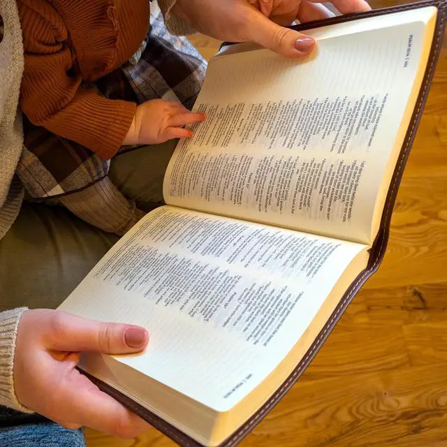 Alt view image 6 of 7 - NIV Bible, Custom Holy Bible, New International Version (Floral Cross)