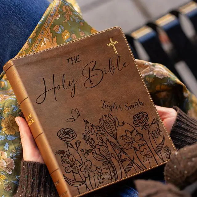 Alt view image 2 of 7 - NIV Bible, Custom Holy Bible, New International Version (Flowers Personalized)