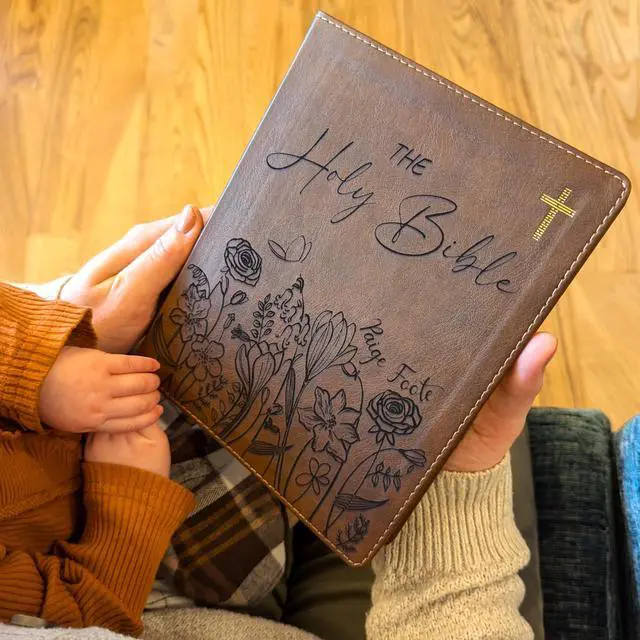 Alt view image 6 of 7 - NIV Bible, Custom Holy Bible, New International Version (Flowers Personalized)