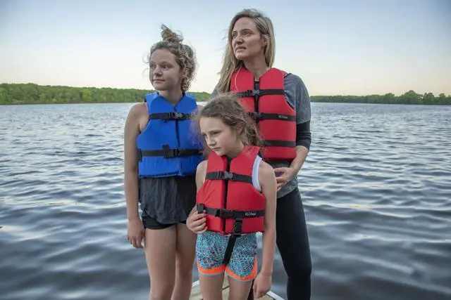 Alt view image 2 of 4 - General Purpose Life Vest, Adult Universal (4-Pack),Red - Blue,30-52-Inch Chest, persons over 90-Pounds., universal